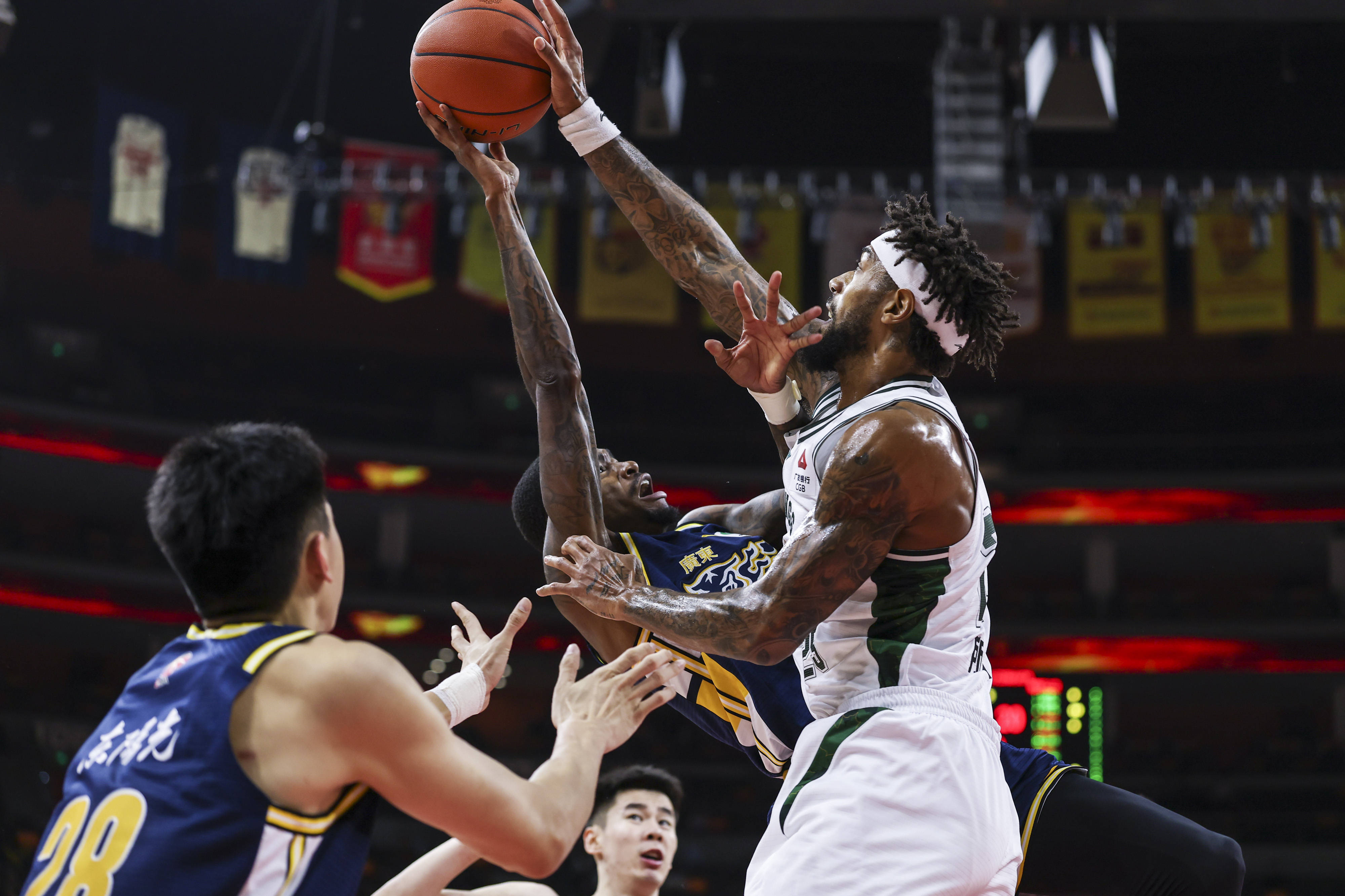 清晨印第安纳步行者队长鼓劲葡萄牙体育战术微调备战CBA常规赛，媒体一致点评：洛杉矶快船赛前回应争议的简单介绍