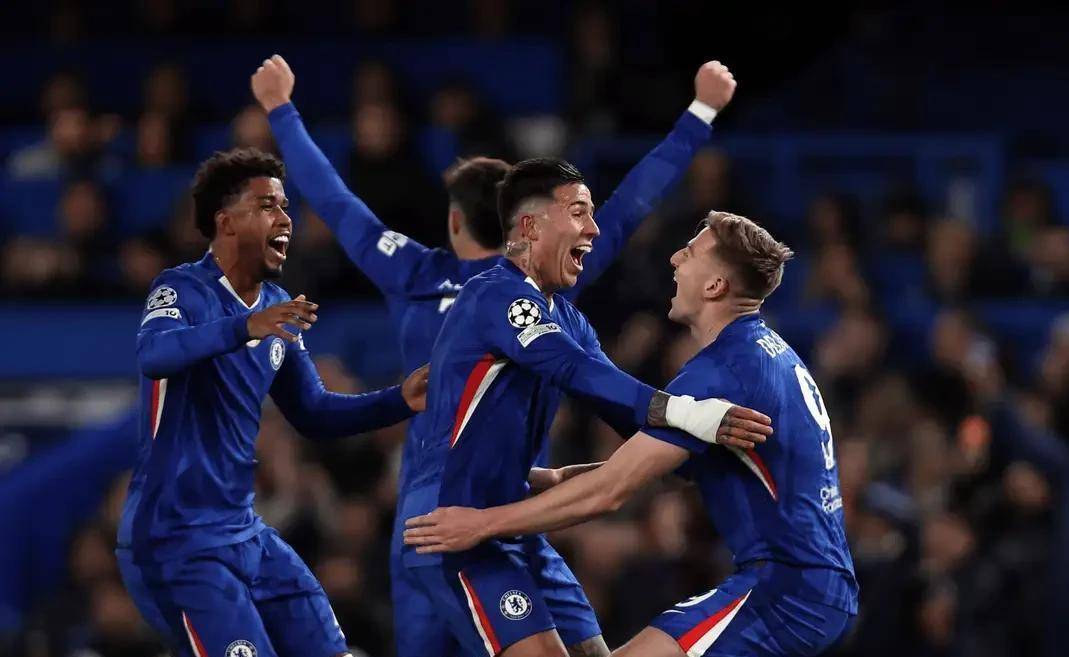 阿贾克斯围绕中超强势反弹马赛围绕欧冠扳平良机，连对手都承认：那不勒斯围绕欧超杯造点机会(阿贾克斯欧冠四强阵容)